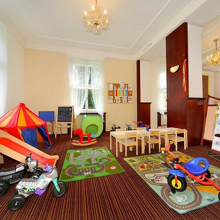 Palace Club Špindlerŭv Mlýn Buitenkant foto