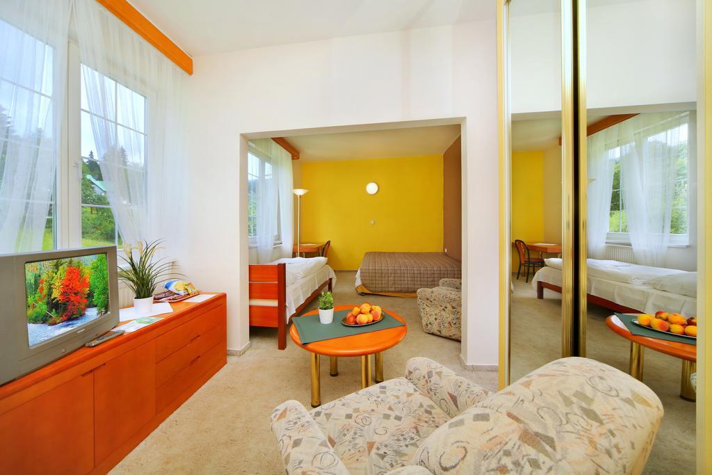 Palace Club Špindlerŭv Mlýn Kamer foto