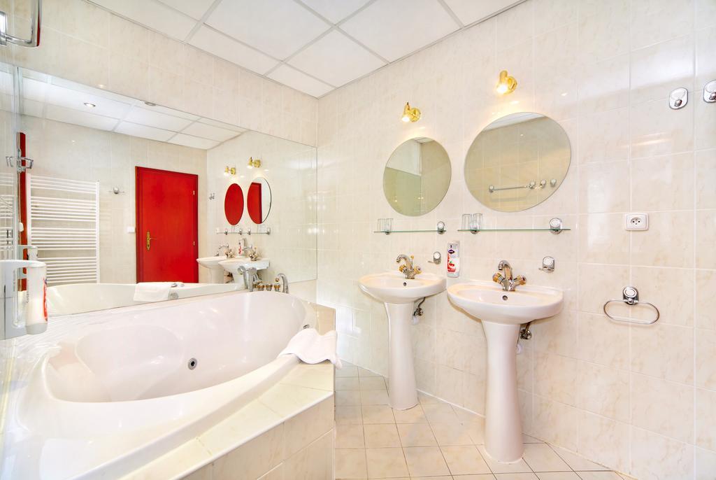Palace Club Špindlerŭv Mlýn Kamer foto