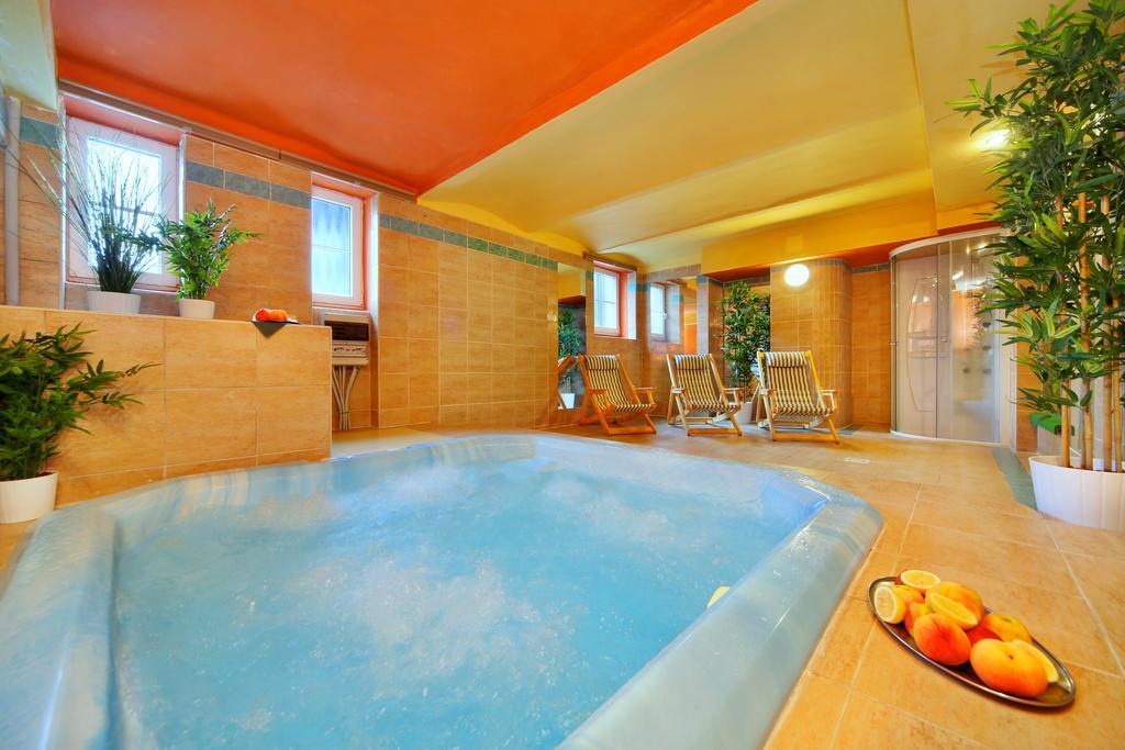 Palace Club Špindlerŭv Mlýn Buitenkant foto
