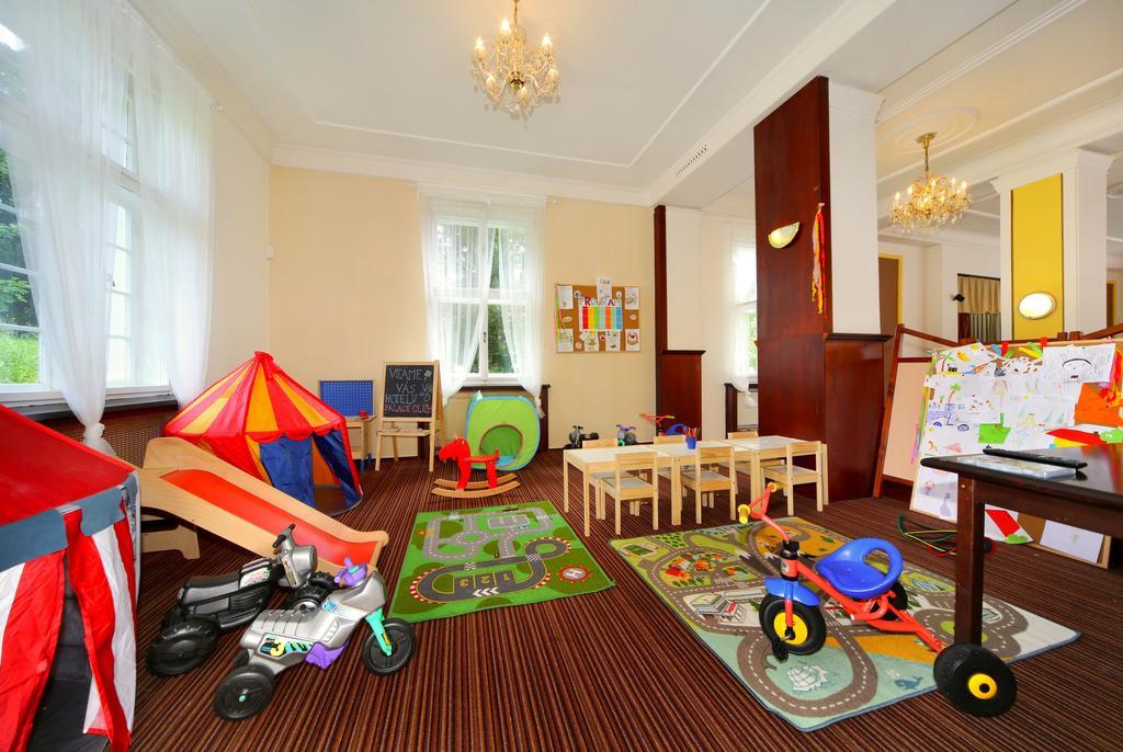 Palace Club Špindlerŭv Mlýn Buitenkant foto