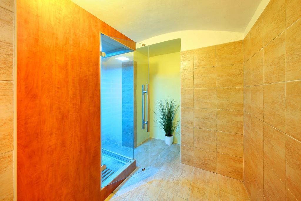 Palace Club Špindlerŭv Mlýn Buitenkant foto